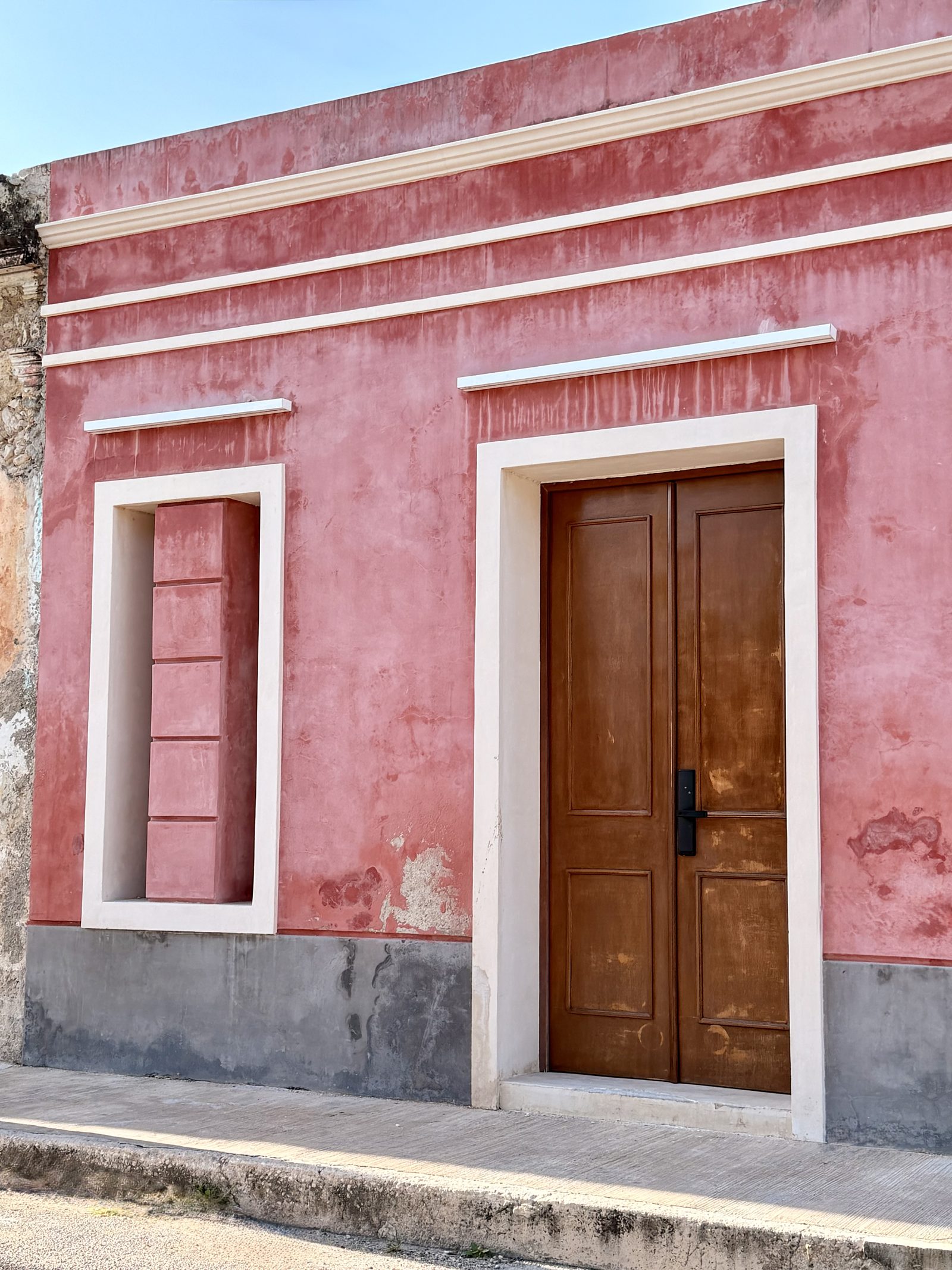 Colonial facade of Casa Armonía